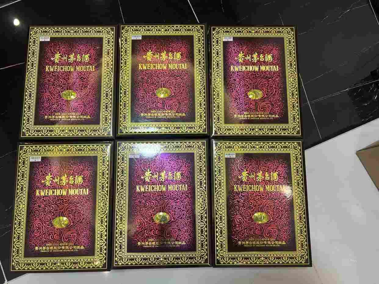 花30万买12瓶茅台5瓶是假酒，高仿茅台如何诞生？