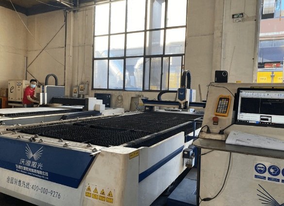 标识标牌制造技术全解析——工艺创新与质量突破(图1)